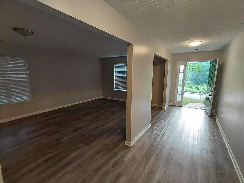 Building Photo - 5573 Rock Lake Dr