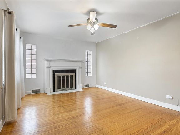 5th image of 9724 S Maplewood Ave