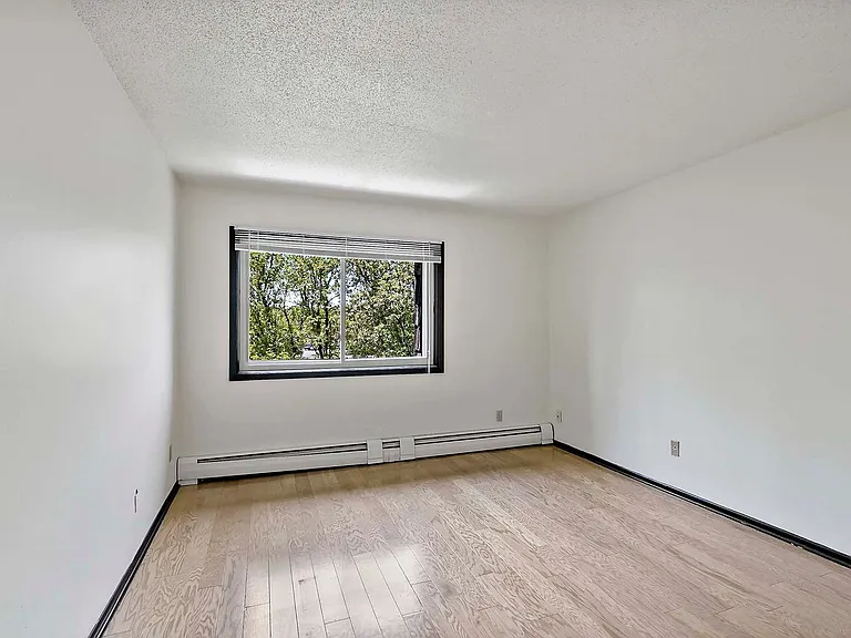 Winnetka Village Apts — Photo 44