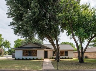 1701 Tobie Layne St, Benbrook, TX 76126