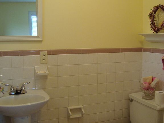 3rd image of 114 Daisy Ave