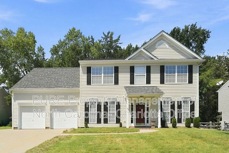 3 bed, 2.5 bath, 2135 sqft, $2,180 — Photo 2