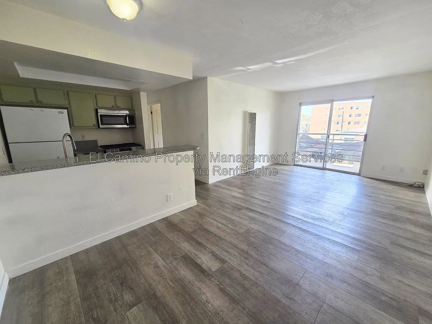 2 bed, 2.0 bath, 910 sqft, $2,350 — Photo 1