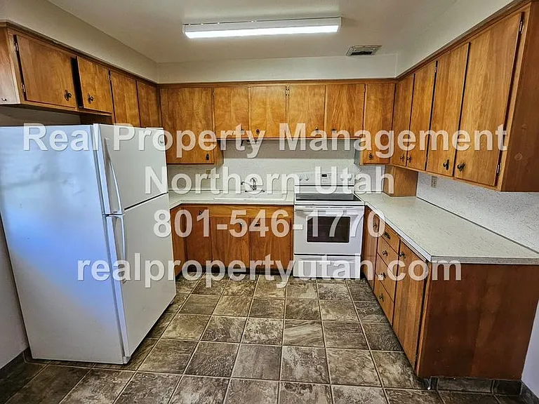720 Belnap Cir — Photo 8