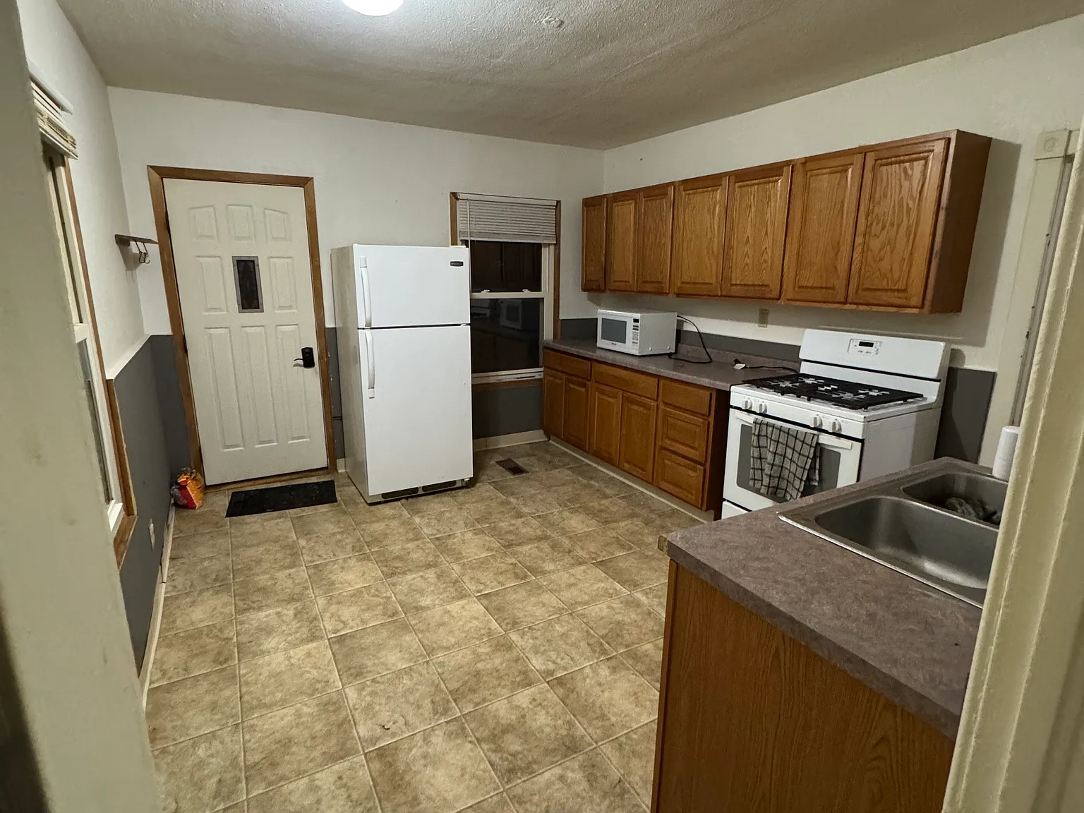 117 E Hibbing Ave — Photo 4