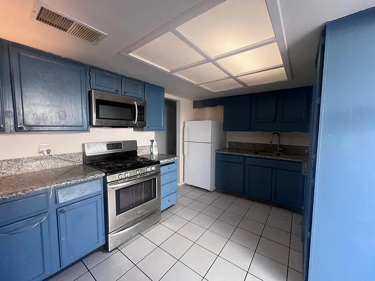 4947 San Rafael Ave — Photo 2