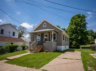 207 E 10th St, Muscatine, IA 52761