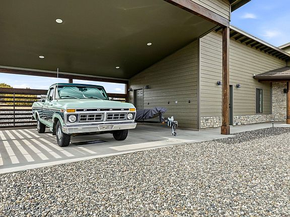 5th image of 1172 Round Valley Dr