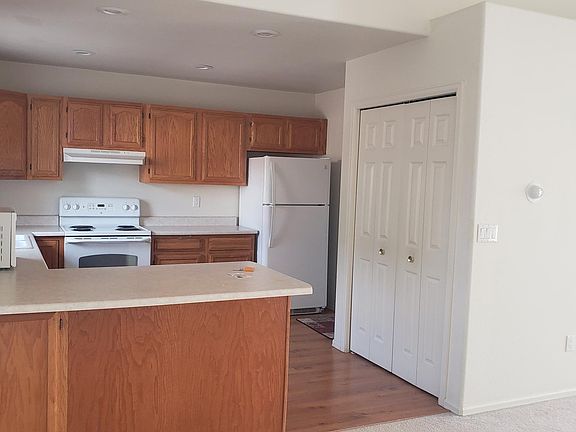 Kitchen with nice pantry