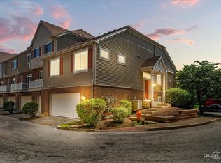 906 Neudearborn Ln, Naperville, IL 60563