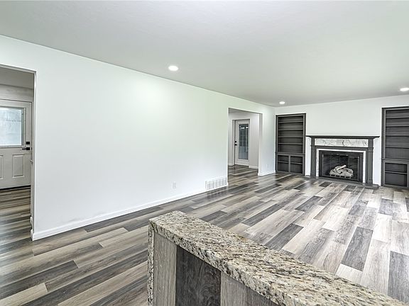 3rd image of 111 Berg Dr