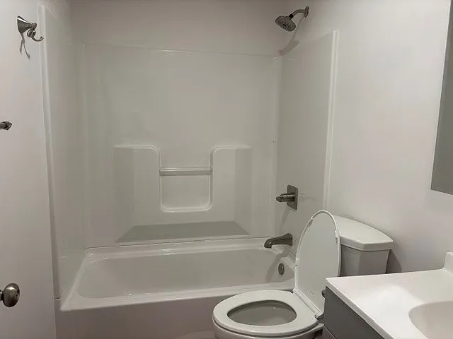 3 bed, 1.5 bath, 1240 sqft, $2,000 — Photo 4