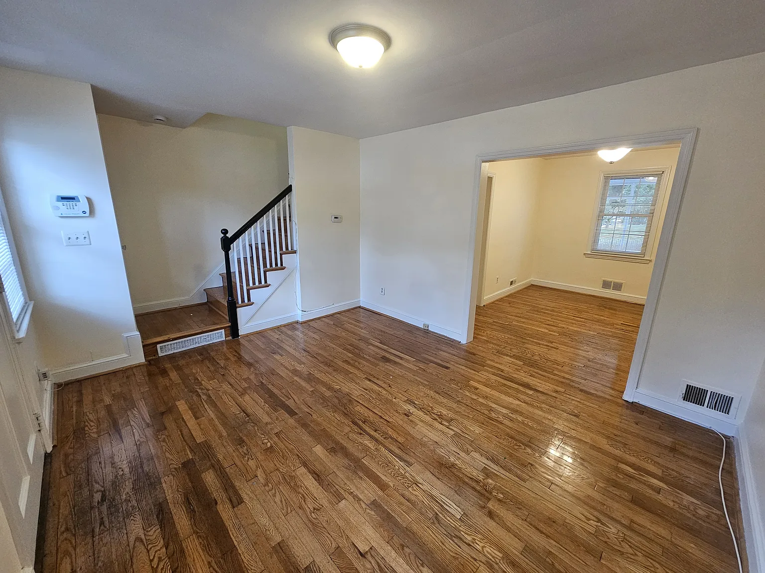2 bed, 864 sqft, $2,350 — Photo 3