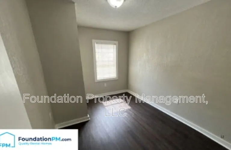 1371 E Trigg Ave — Photo 15