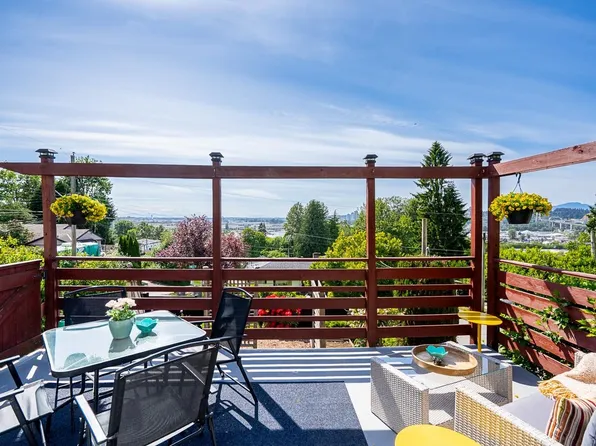 10482 125a St, Surrey, BC V3V 5A3