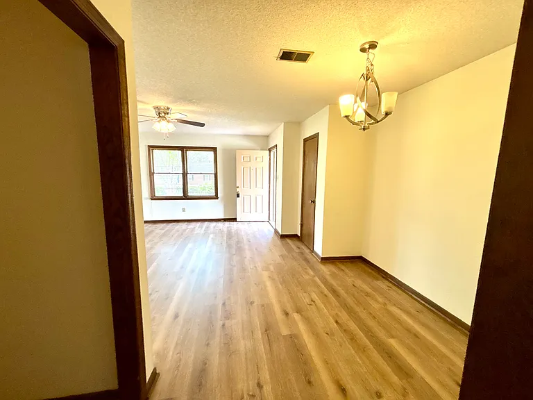 145 Bentwood Cir — Photo 4