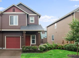 810 E 9th St APT D16, Newberg, OR 97132
