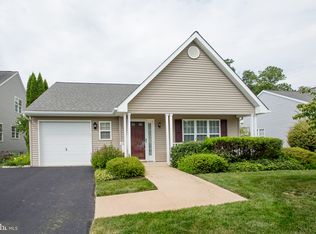 752 W Glenview Dr, West Grove, PA 19390