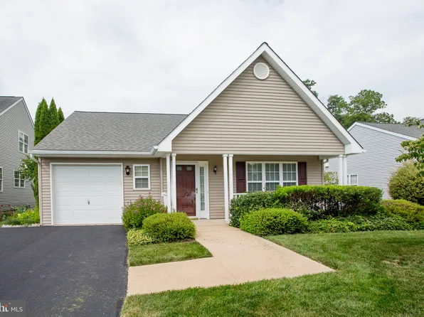 752 W Glenview Dr, West Grove, PA 19390