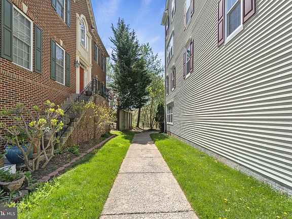 3rd image of 87 Swanton Mews Unit 200