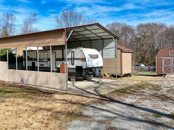 202 Eva Beach Dr, Eva, TN 38333