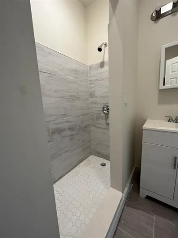 2 bed, 1.0 bath, $1,250 — Photo 4