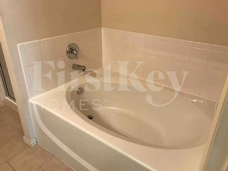 1218 Jewell Ln — Photo 9