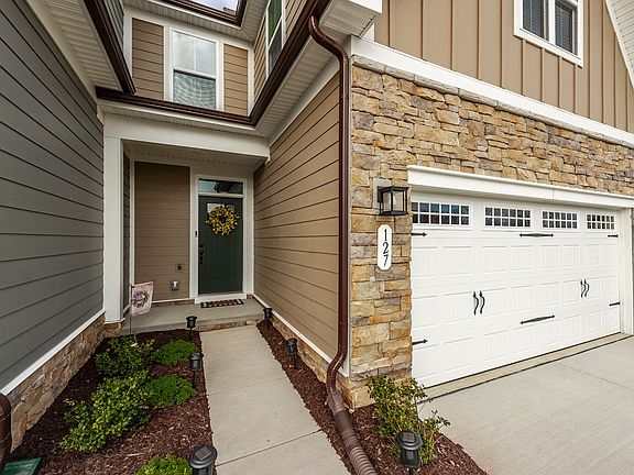 3rd image of 127 Great Falls Ct