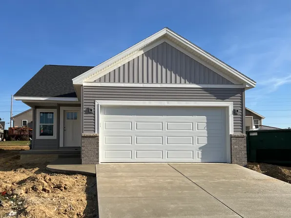 8 Eric Ct, Bloomington, IL 61705