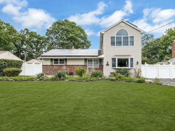 129 Meroke Lane, East Islip, NY 11730