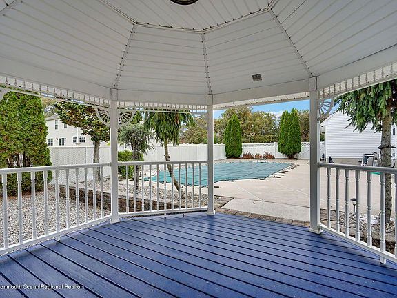 2nd image of 218 Brittany Ln