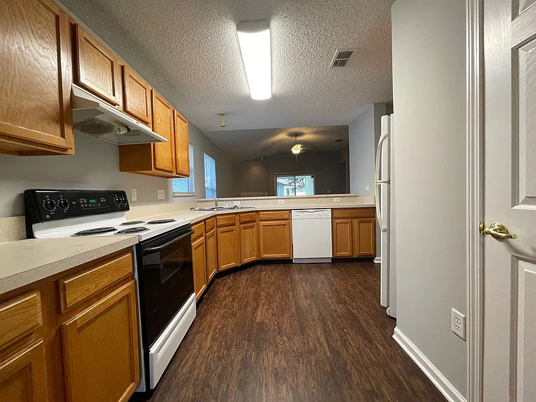 9374 Daniels Mill Dr — Photo 7