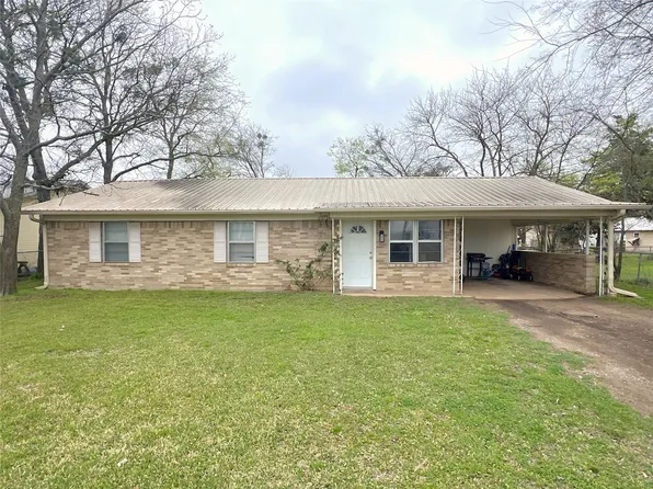 302 Sayle St, Cumby, TX 75433