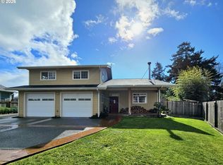 1006 Ruth Ln, Brookings, OR 97415
