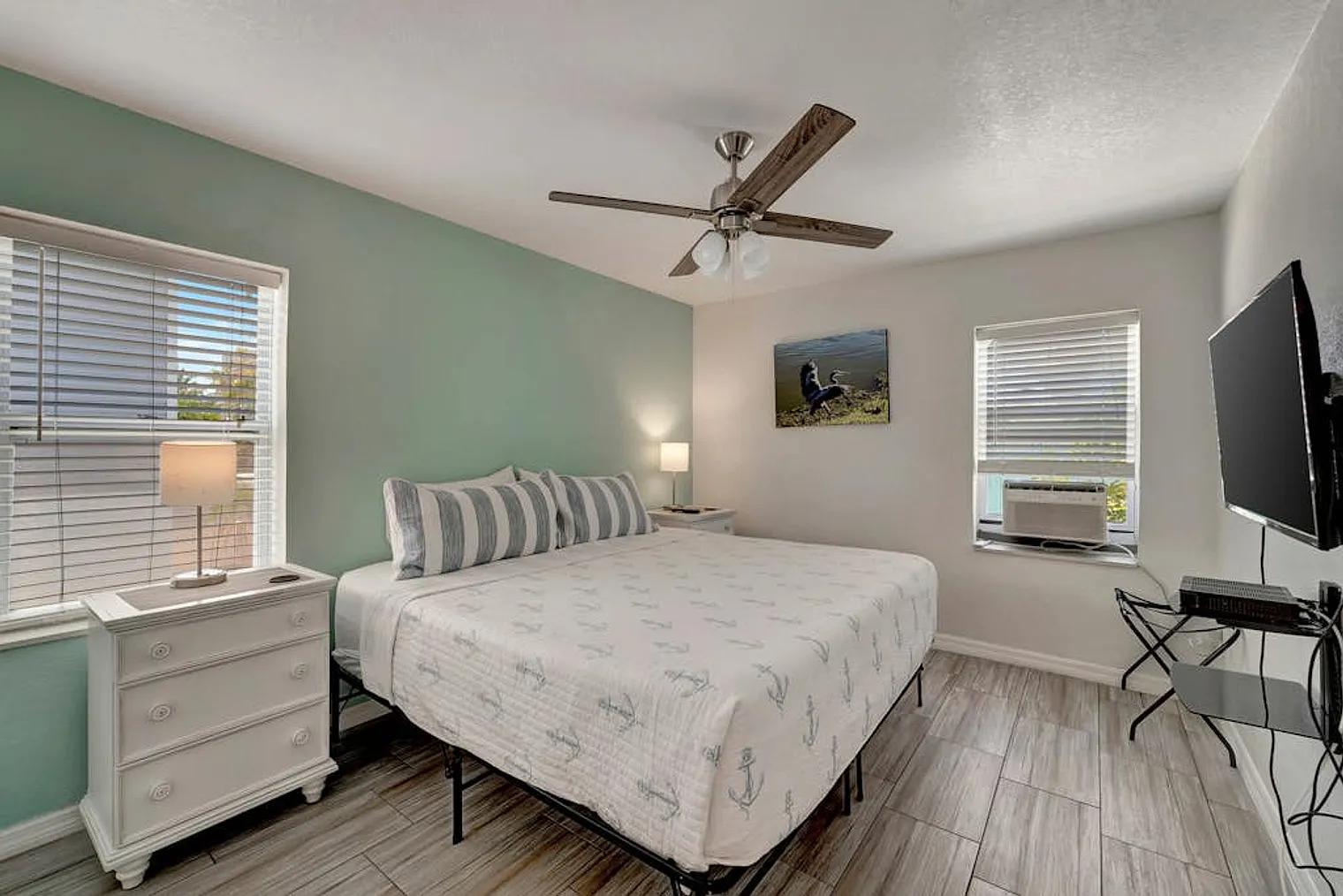 2 bed, 1.0 bath, 893 sqft, $4,313 — Photo 4