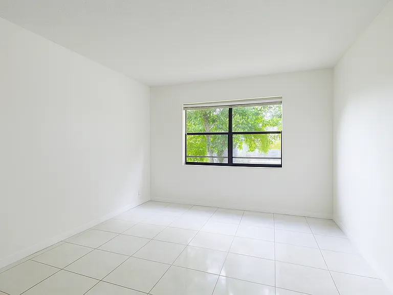 Island Club - 9000 NW 28th Dr Coral Springs, FL 33065 — Photo 6