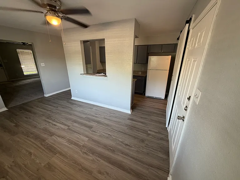 4602 Orange Cir N — Photo 4