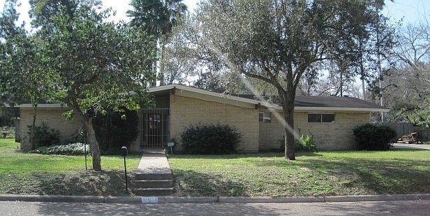 1st image of 1001 Ash Dr