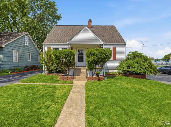 617 Lindenwood Ave, Saint Charles, MO 63301