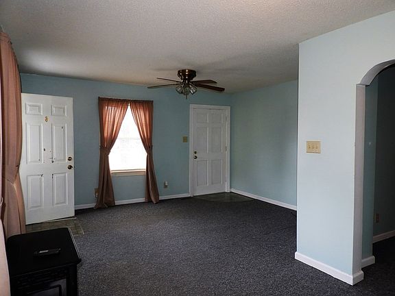 4th image of 304 Ferguson St