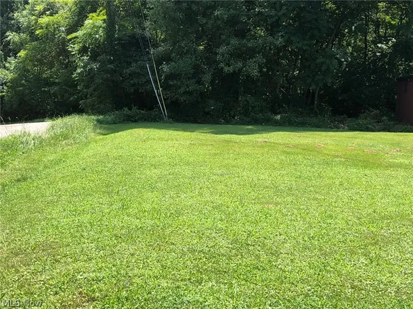 Meadow Dr, Parkersburg, WV 26101