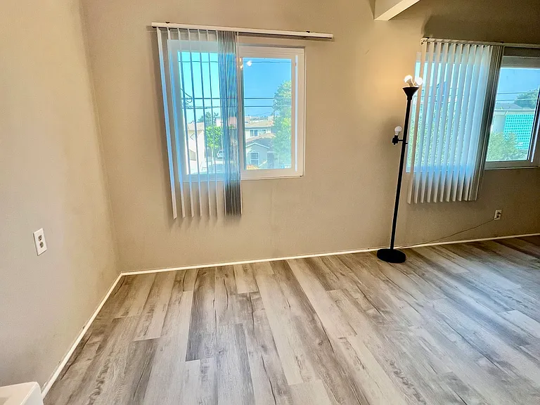 2516 Mathews Ave #4 — Photo 6