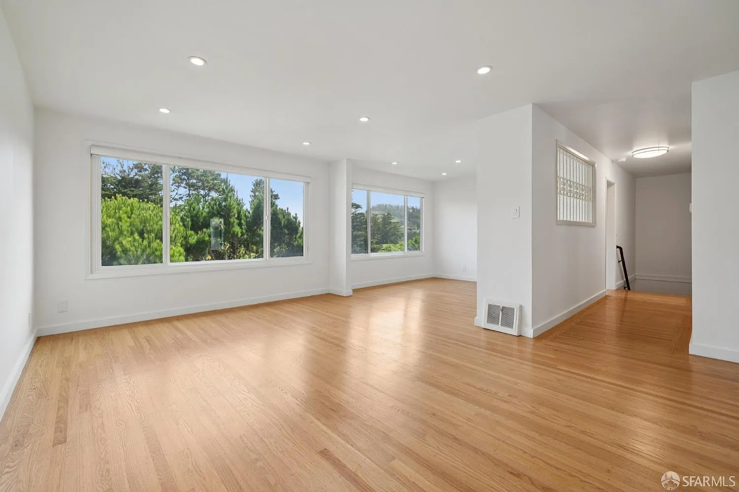 3 bed, 2.0 bath, 1308 sqft, $8,900 — Photo 3