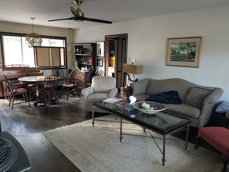 926 Village Green Ln — Photo 8