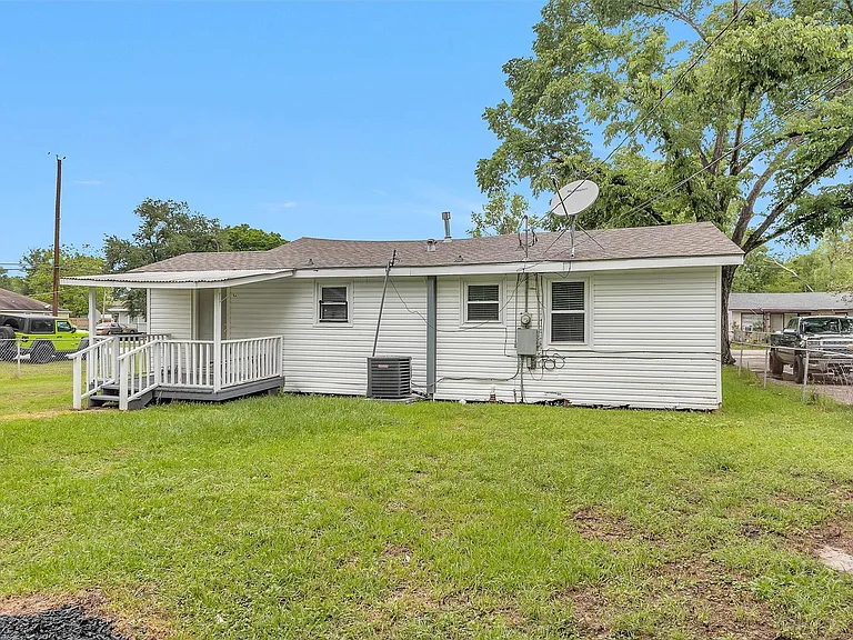 6002 Shelburne St — Photo 24