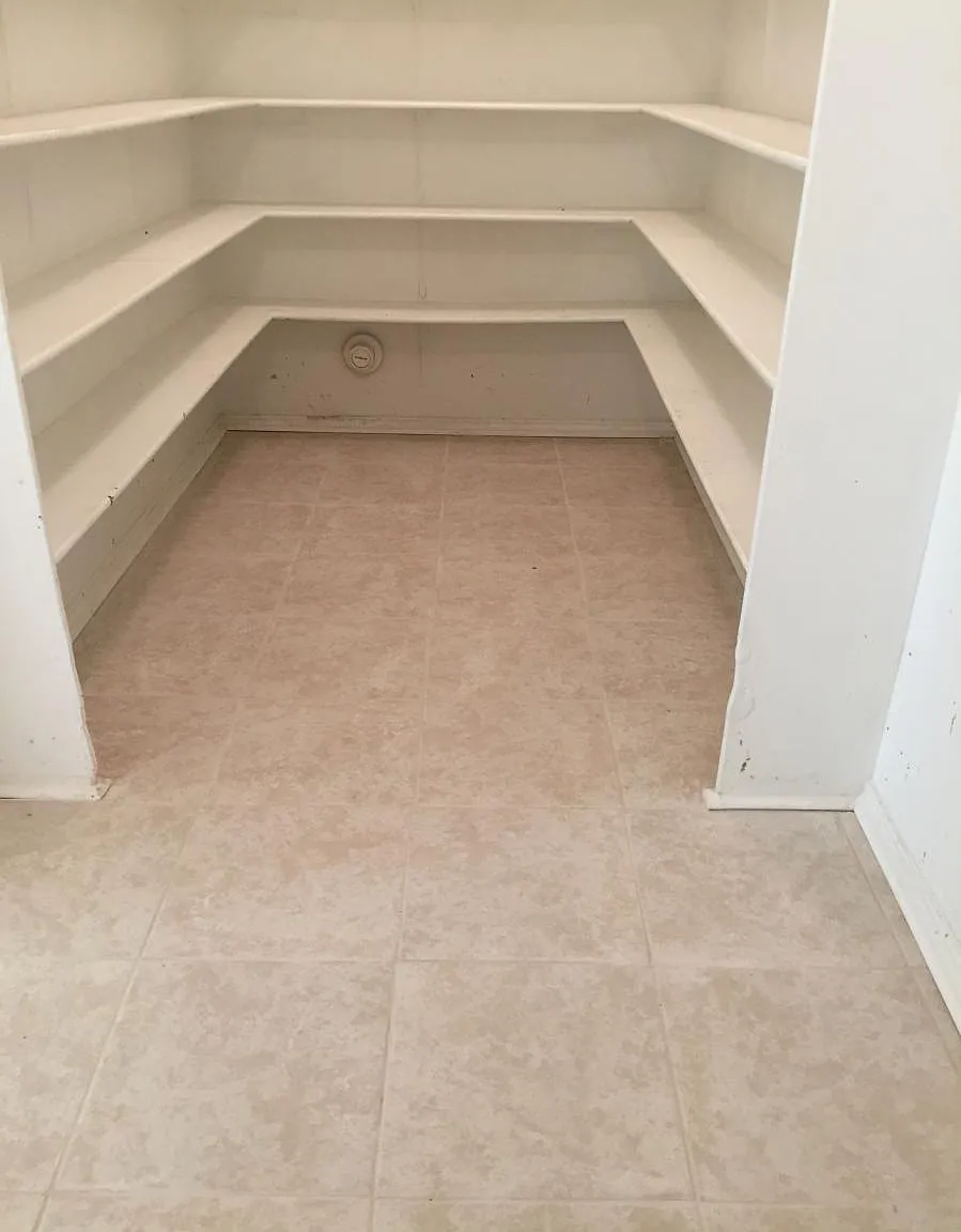 4 bed, 2.5 bath, 2640 sqft, $2,200 — Photo 2