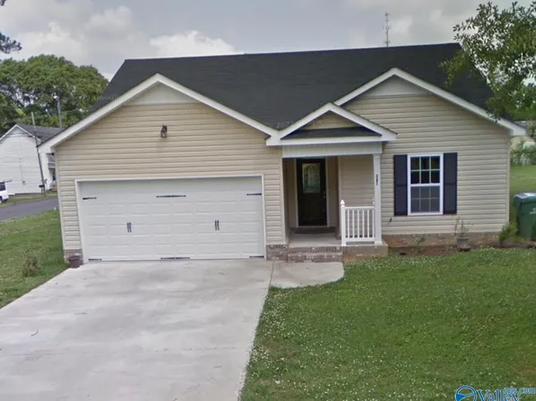 201 Chestnut St NE, Hartselle, AL 35640