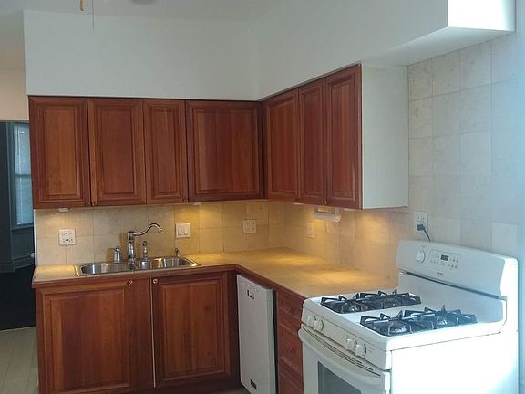3rd image of 3126 N St Louis Ave