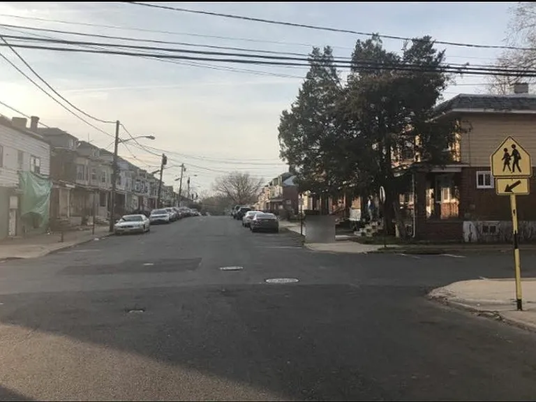 556 Edgewood Ave — Photo 1