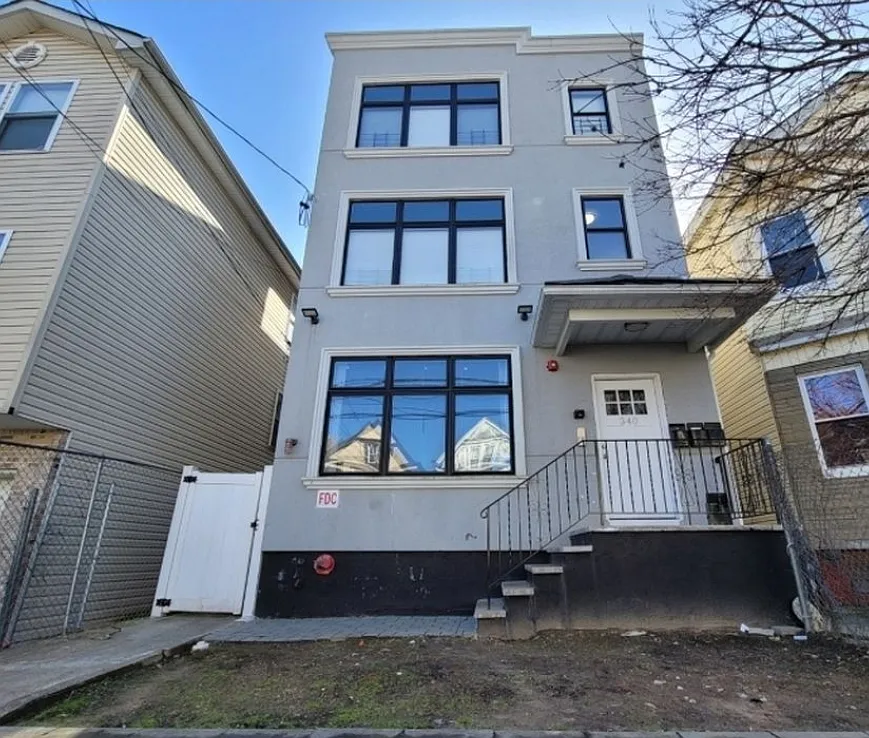 340 Hamilton Ave — Photo 1